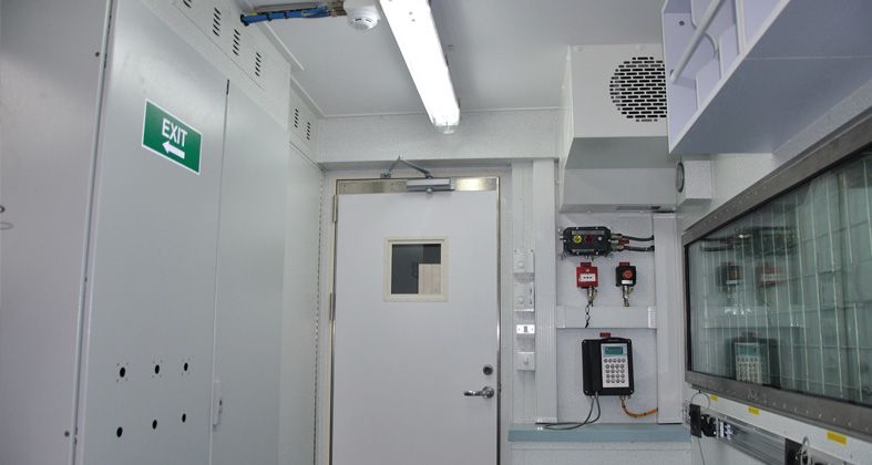 20ft offshore pressure cabin3_b