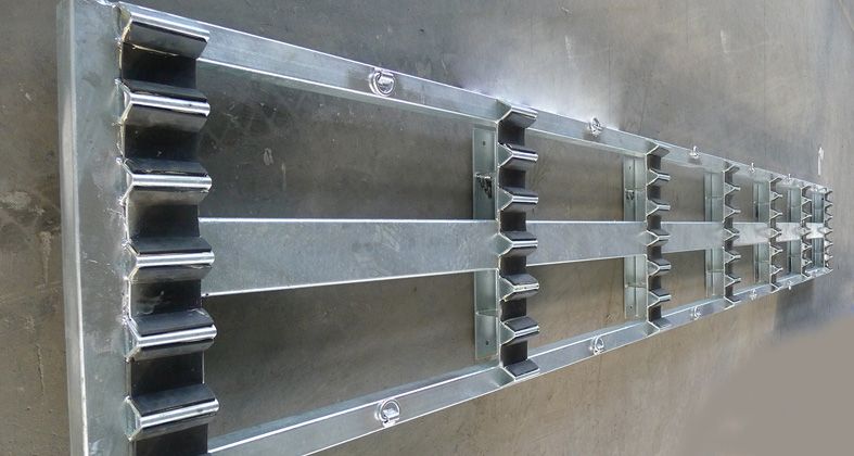 Galvanized pipe rack_b